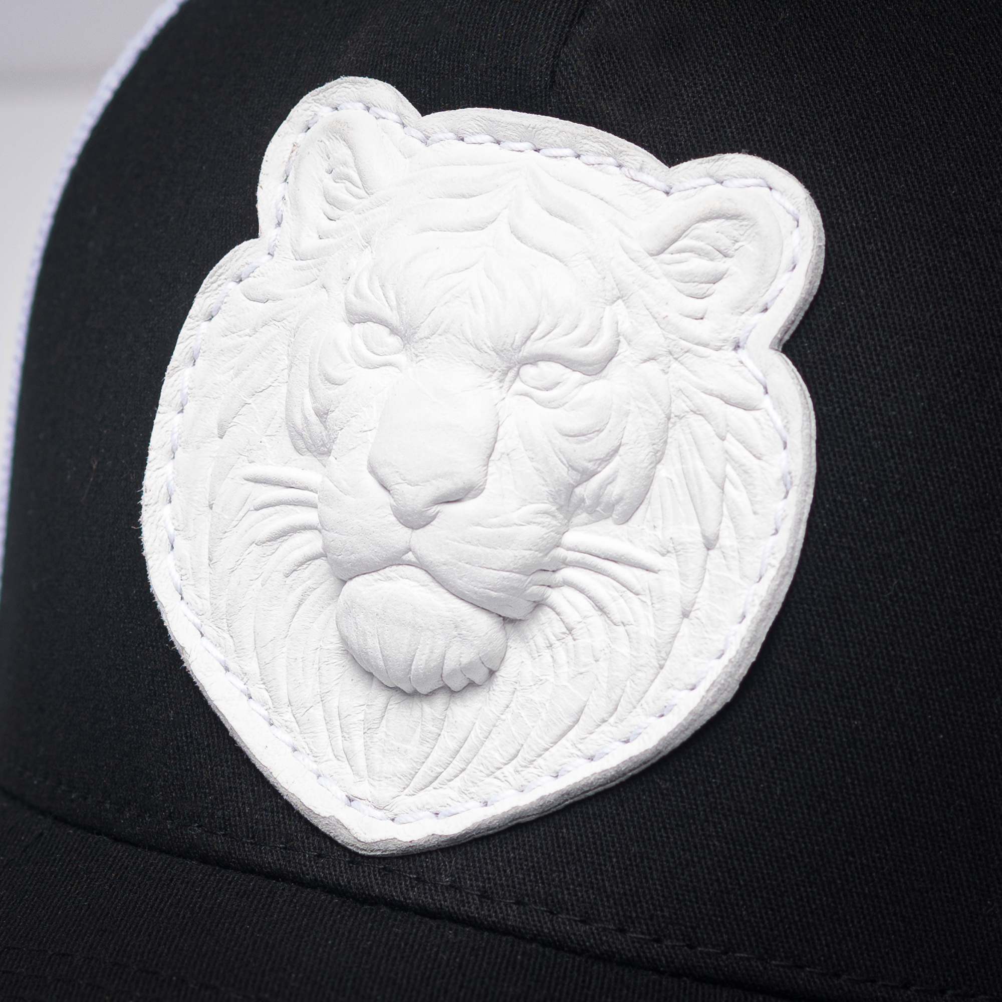 GORRAS OLVIDAME ANIMALES DETALLE NEGRA BLANCA