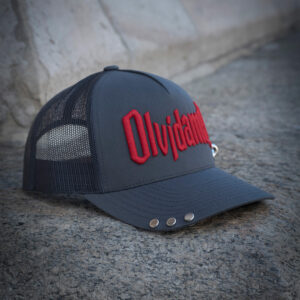 GREY / RED OLVÍDAME PIERCED CAP