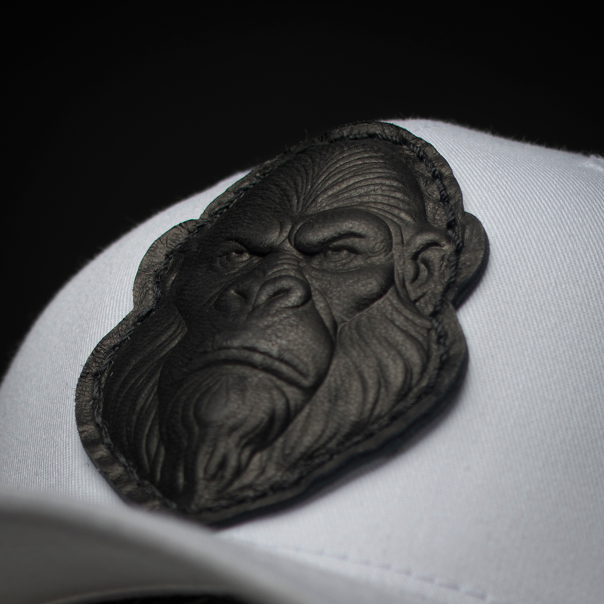 DETALLE WHITE BLACK GORILLA