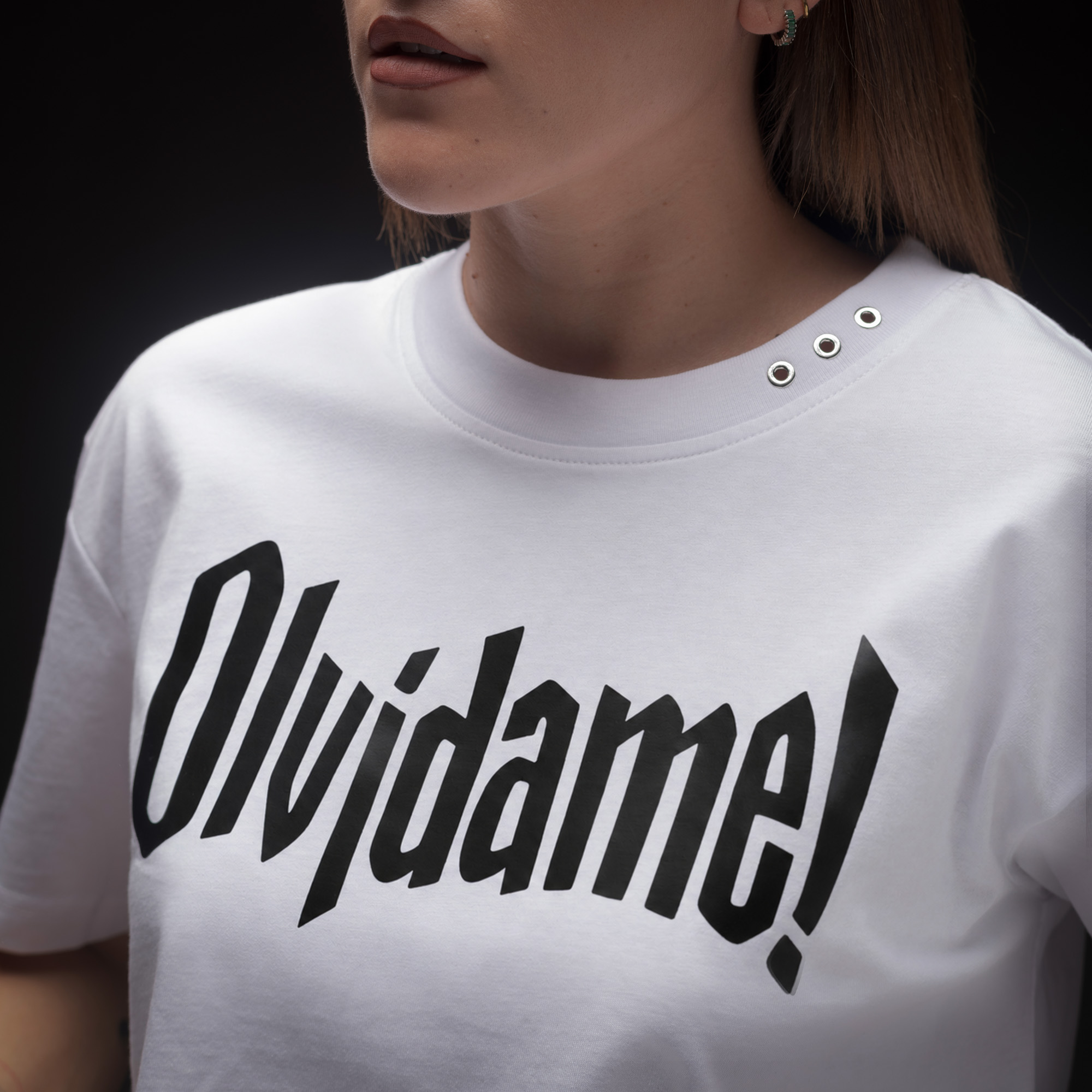 OLVÍDAME WHITE BLACK CROP 03
