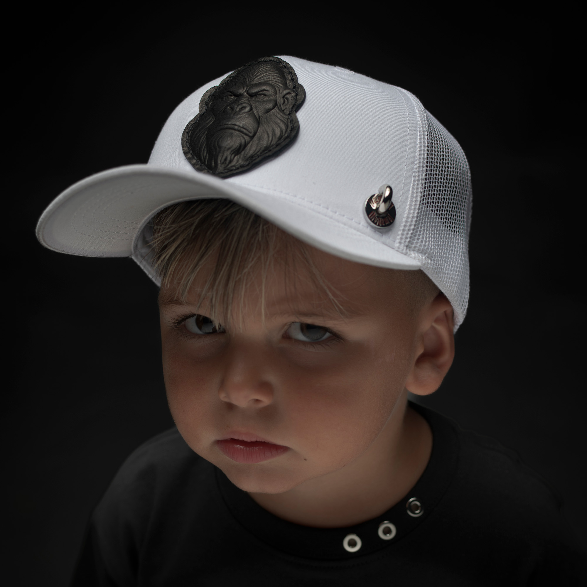 WHITE BLACK GORILLA CAP KID